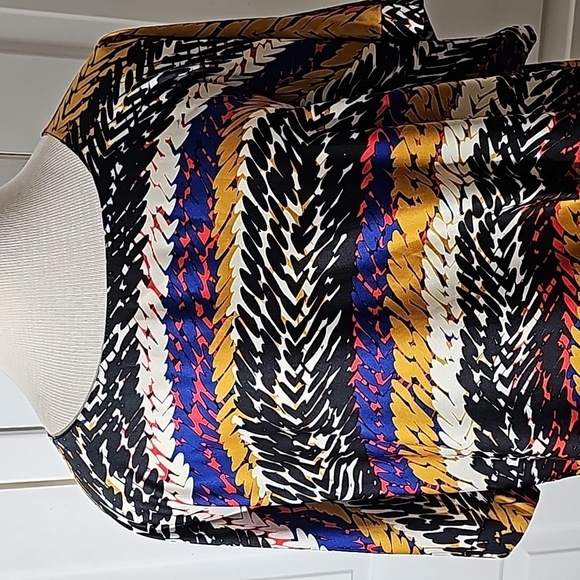 Marc New York Andrew‎ Marc raglan sleeves top size large. Beautiful colors. - Picture 2 of 13